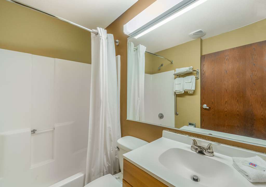 Microtel Inn and Suites by Wyndham Breaux Bridge - photo 16