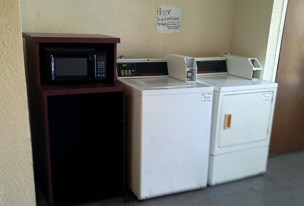 Metro Inn & Suites - photo 19