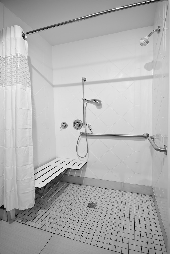 Hampton Inn & Suites Raleigh Downtown - photo 60