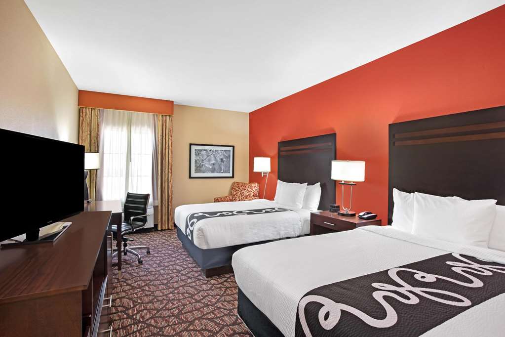 La Quinta Inn & Suites by Wyndham Pecos - photo 22