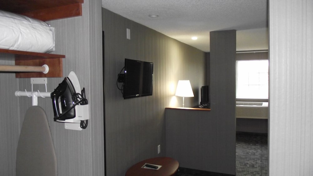 Country Inn & Suites by Radisson Delta Park North Portland - photo 12