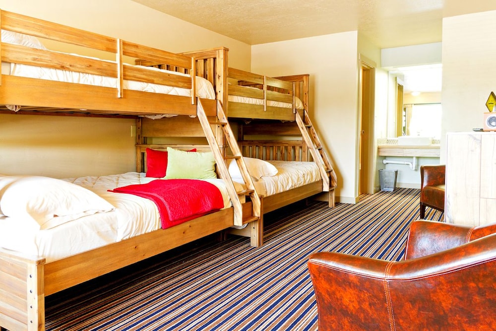 Blue Lakes Inn & Extended Stay - photo 8