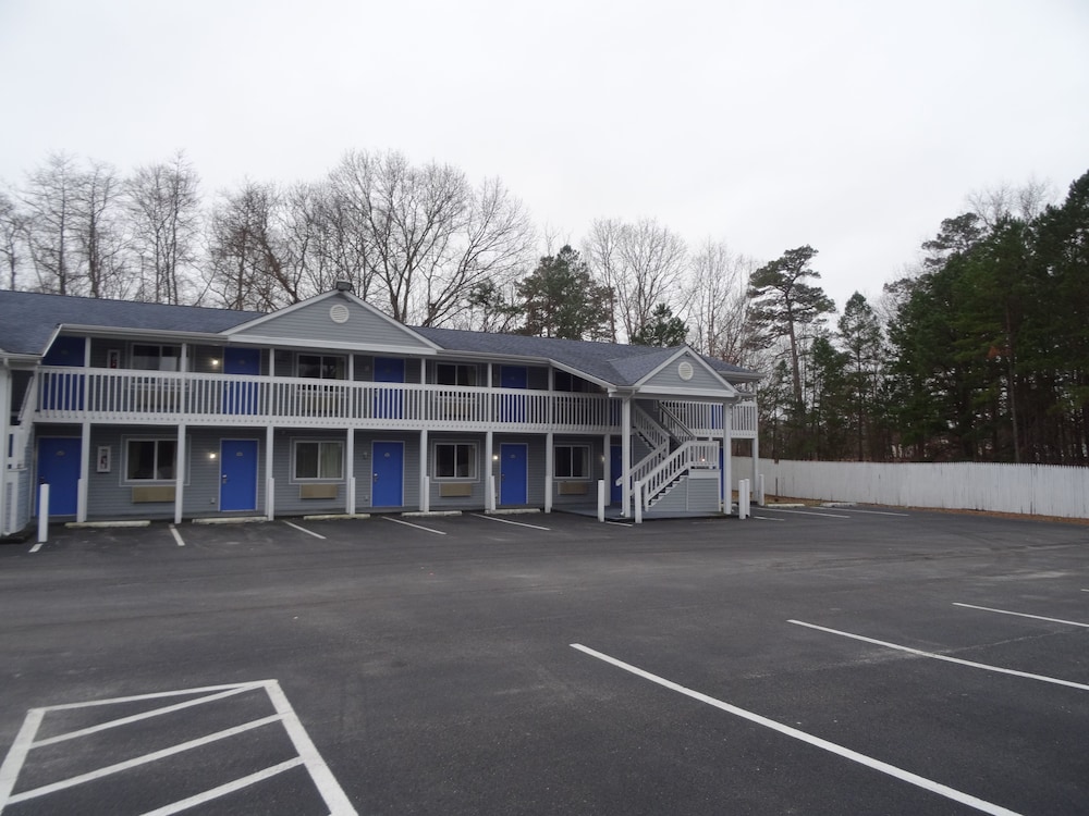 Village Inn and Suites - photo 28