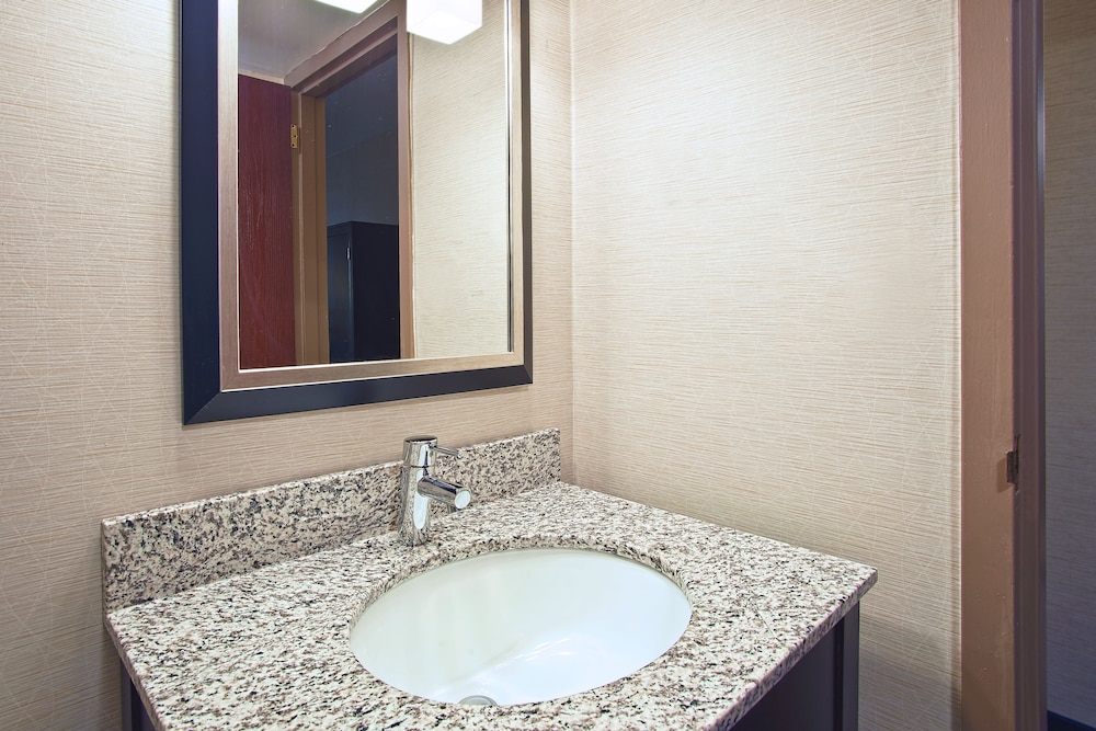 Holiday Inn Express Hotel & Suites Pittsburgh West Mifflin by IHG - photo 17