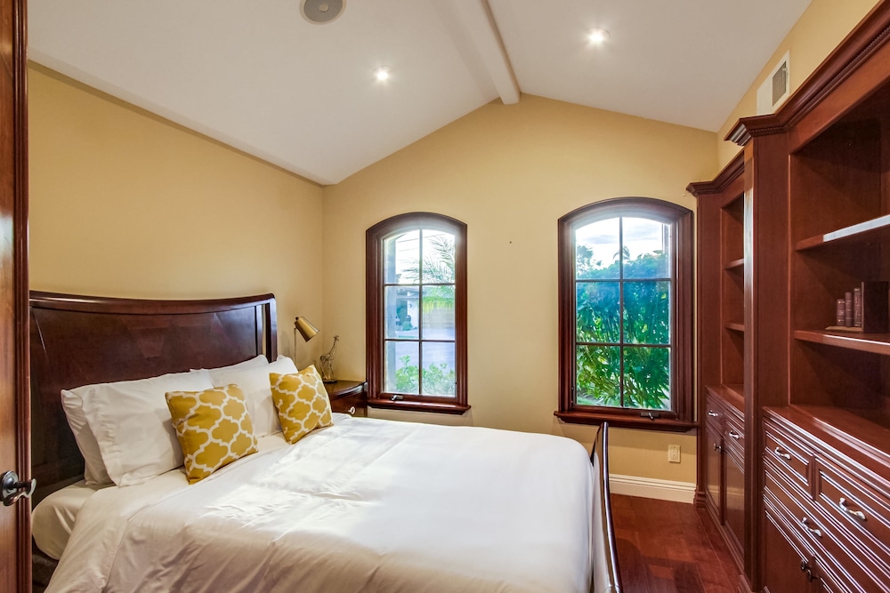 Tropical 5BR La Jolla Retreat by NamaStay - photo 8