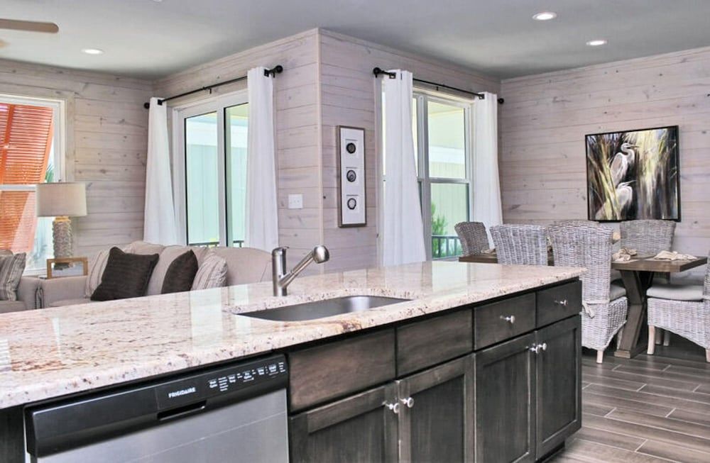 Romeo Beach by Youngs Suncoast - photo 6