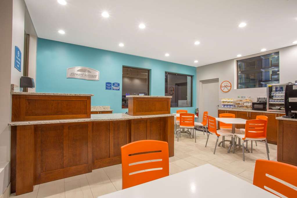 Howard Johnson by Wyndham Virginia Beach At The Beach - photo 4