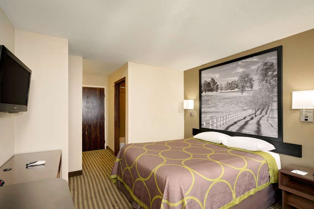 Super 8 by Wyndham Lexington Hamburg Area - photo 16