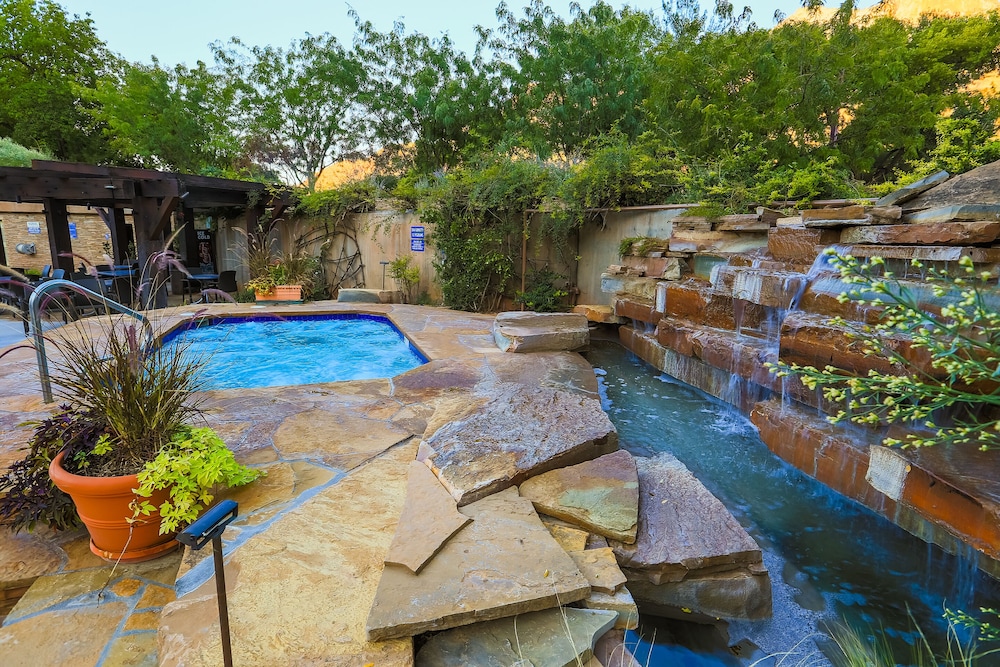 Desert Pearl Inn - photo 24