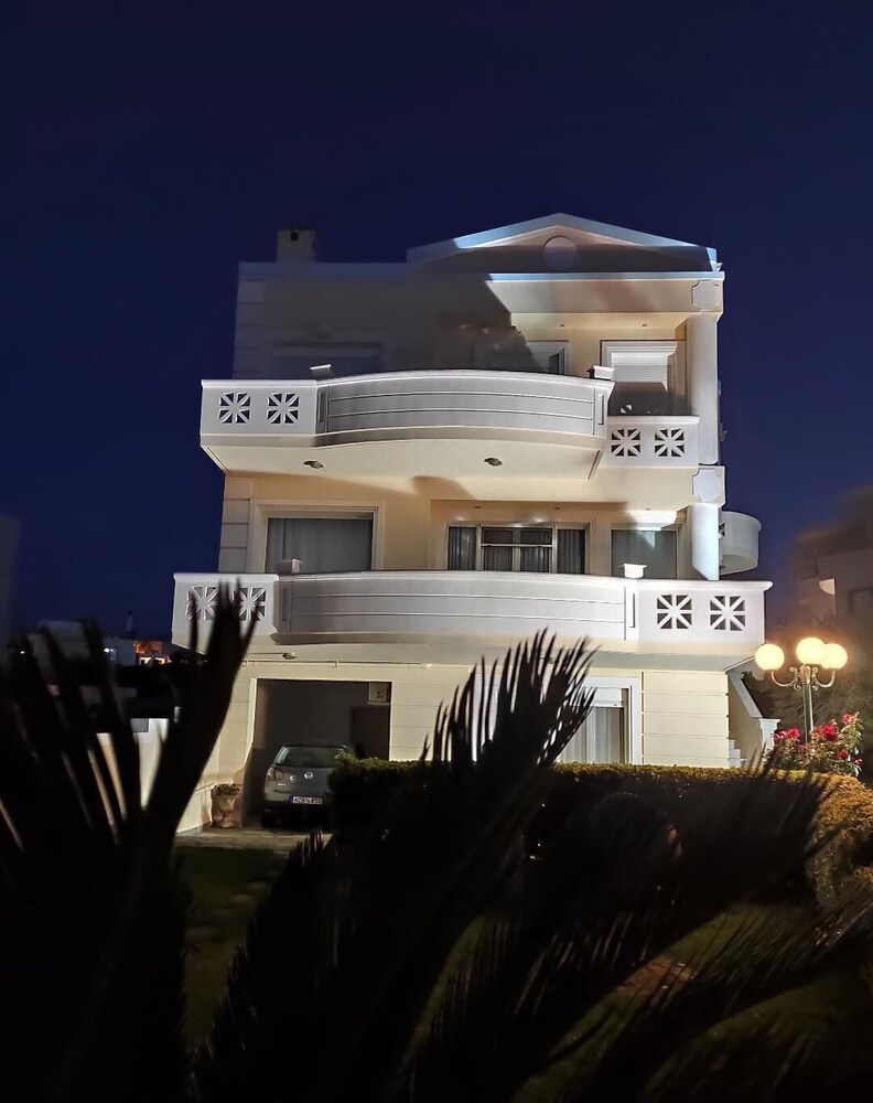 Villa Aphrodite — 4-Star Luxury Hotel in Chania, Greece