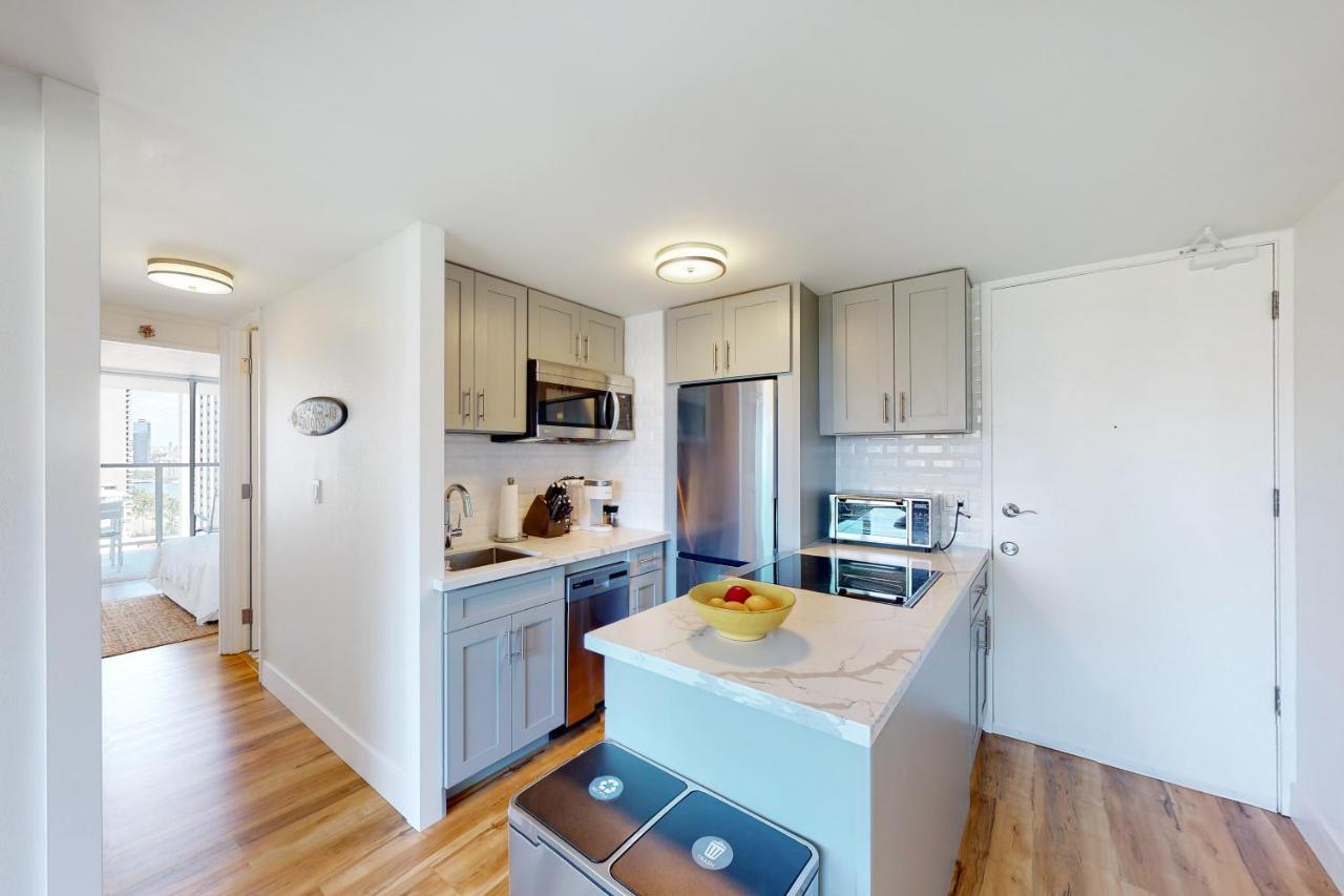 Island Colony 2020 Thirty plus night rental — 4-Star Luxury Hotel in Honolulu, United States