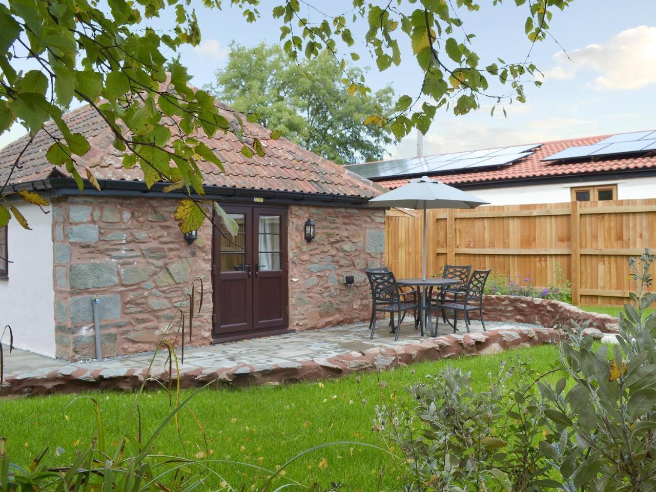 Bluebell Cottage — 4-Star Luxury Hotel in Nether Stowey, United Kingdom