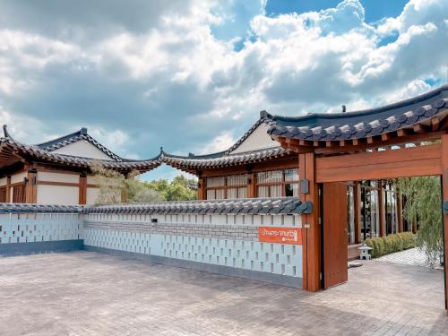 Krajokkaew Ling an khao yai in Pak Chong, Thailand