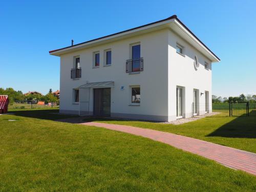 Villa Wassergeist mit Schwimmbad — 4-Star Luxury Hotel in Gramkow, Germany