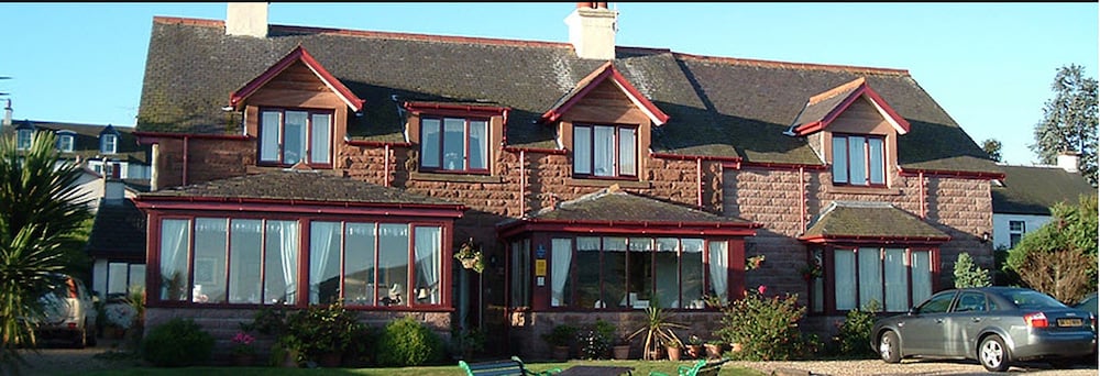 Dunvegan House Guest House — 4-Star Luxury Hotel in Isle Of Arran, United Kingdom