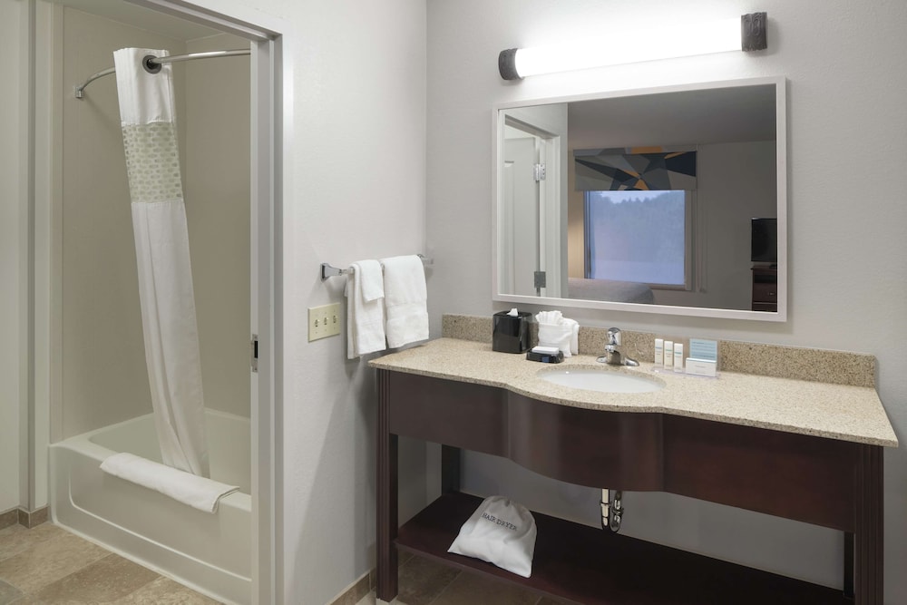 Hampton Inn & Suites Rochester North - photo 24