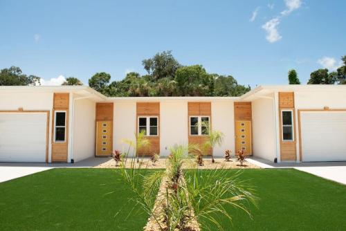 2418 Beach and Boujee in Edgewater, United States