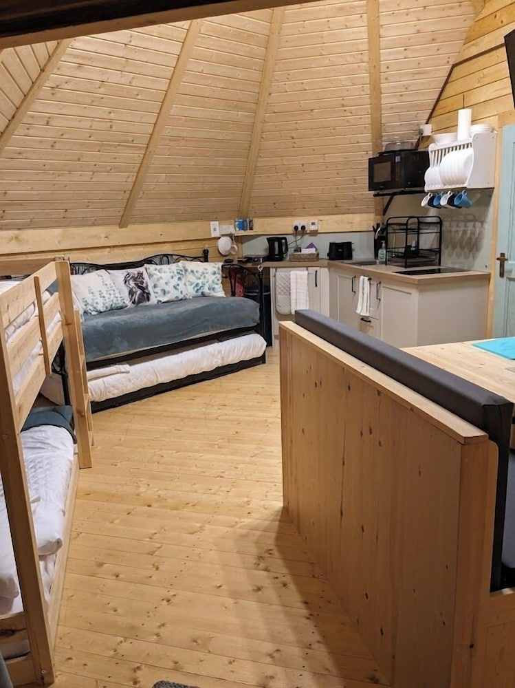 Woods Meadow Glamping — West Malling — photo 3