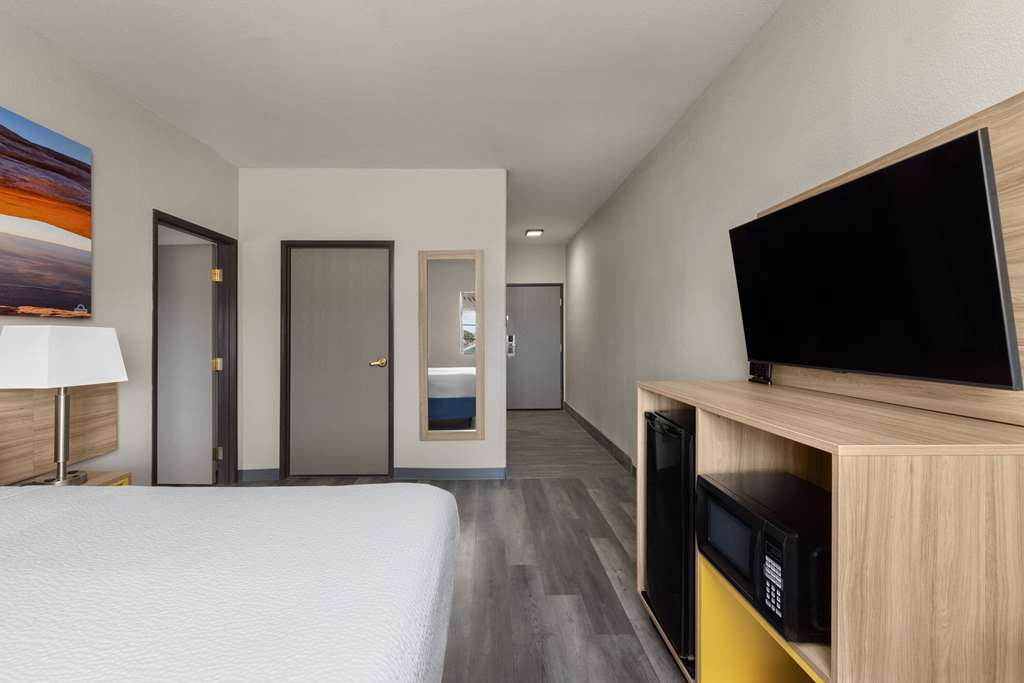 Days Inn & Suites by Wyndham Tucson Marana - photo 40