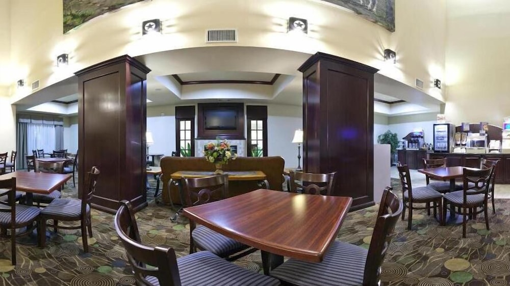 Holiday Inn Express & Suites Marshall by IHG - photo 30