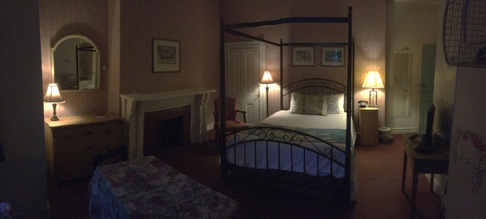 Biltmore Suites Hotel - photo 8