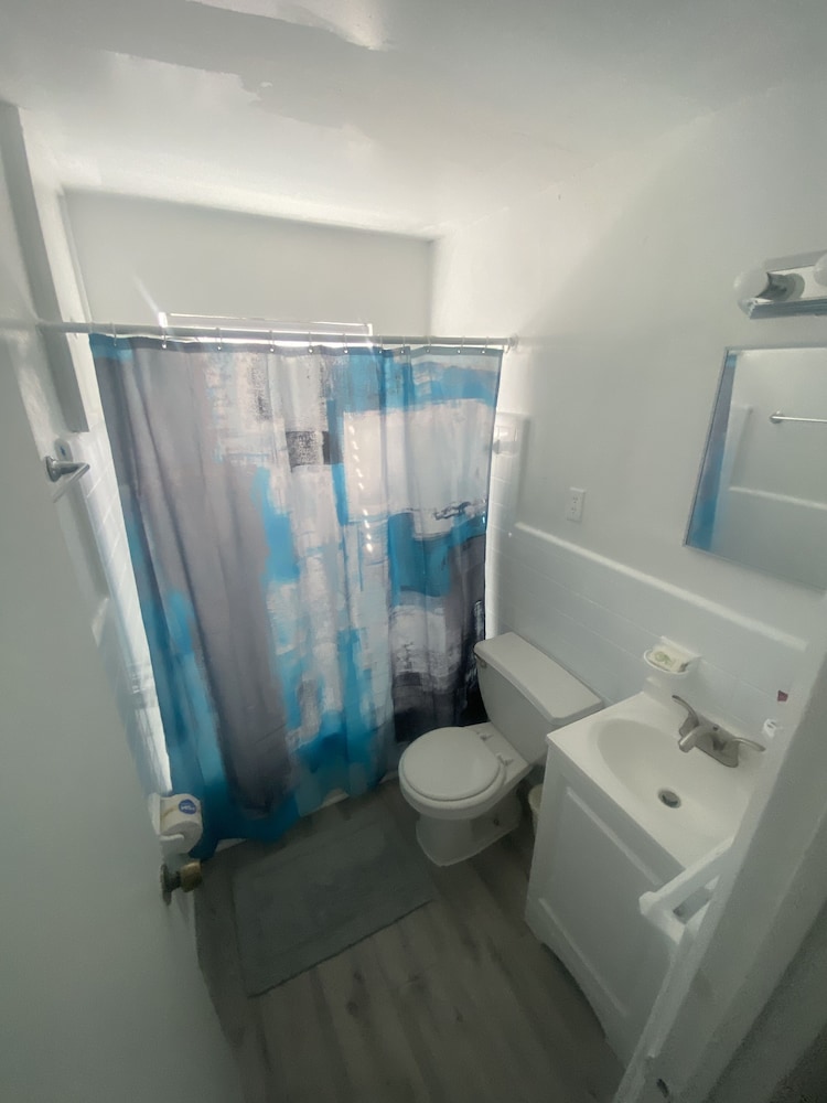 Uptown Inn & Suites - photo 25