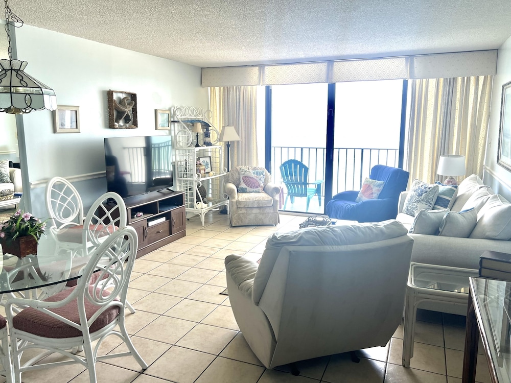 Royal Garden Resort 1401 3 Bedroom Condo by RedAwning in Murrells Inlet, United States