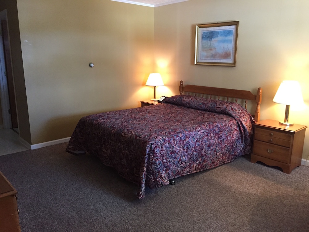 Colonial Hotel Motel - photo 9