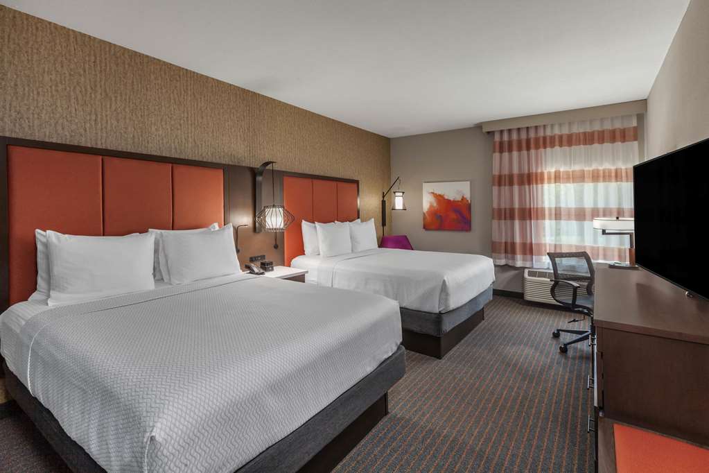 La Quinta Inn & Suites by Wyndham Houston East at Sheldon Rd - photo 15