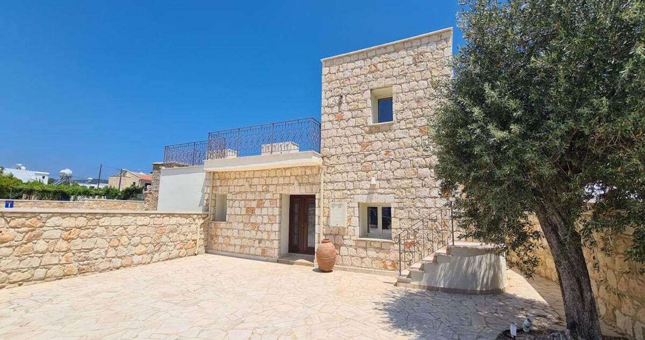 Neo Chorio Town House