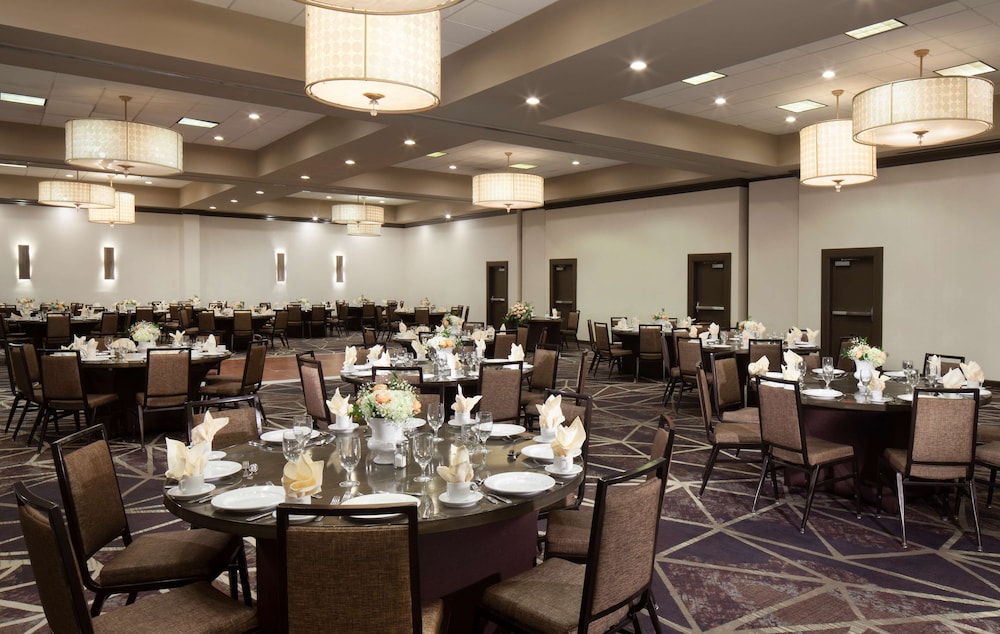 Embassy Suites by Hilton Philadelphia Airport - photo 51