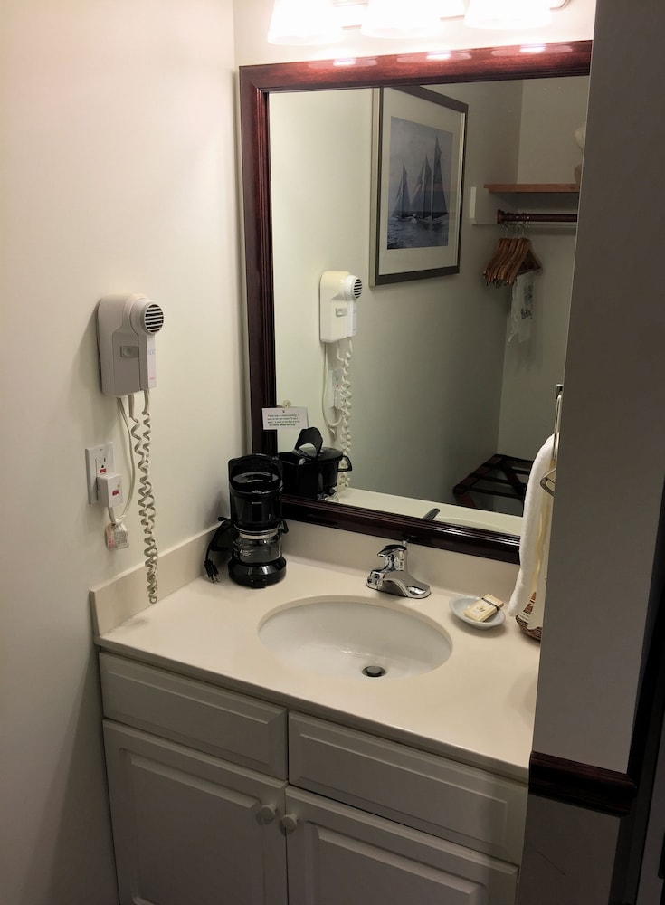 Camden Riverhouse Hotel - photo 61
