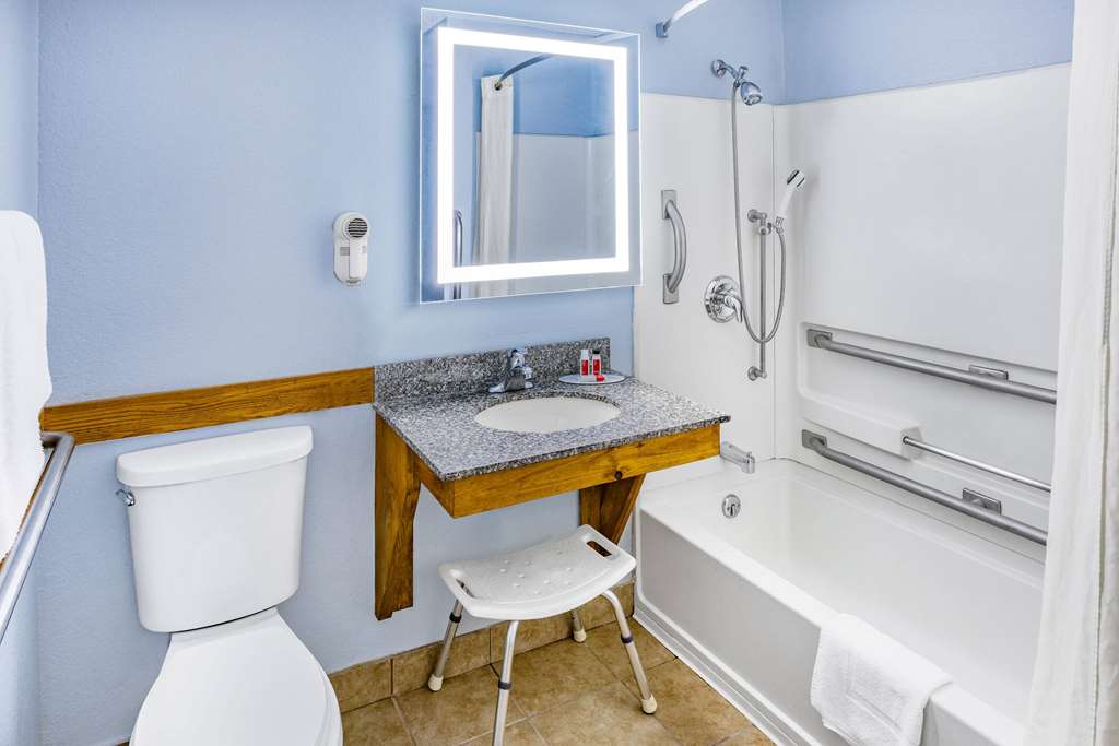 Super 8 by Wyndham Johnstown Gloversville - photo 12