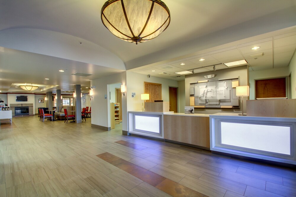Holiday Inn Express Milwaukee North Brown Deer Mequon by IHG - photo 40