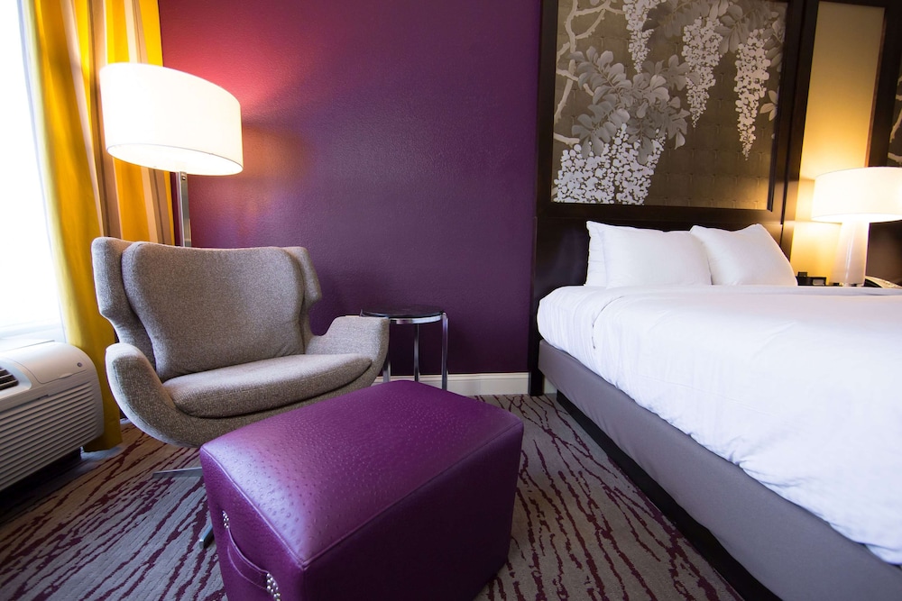 DoubleTree by Hilton Hotel Savannah Historic District - photo 28