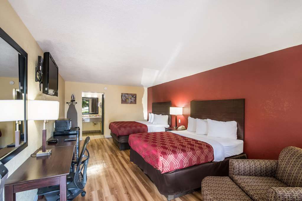 Econo Lodge Kearney Liberty - photo 18