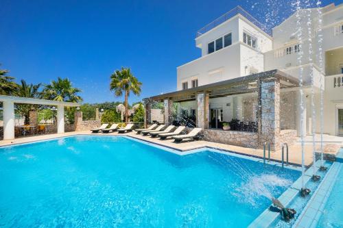 Epavlis Akrotiri - carbon neutral hotel in Souda