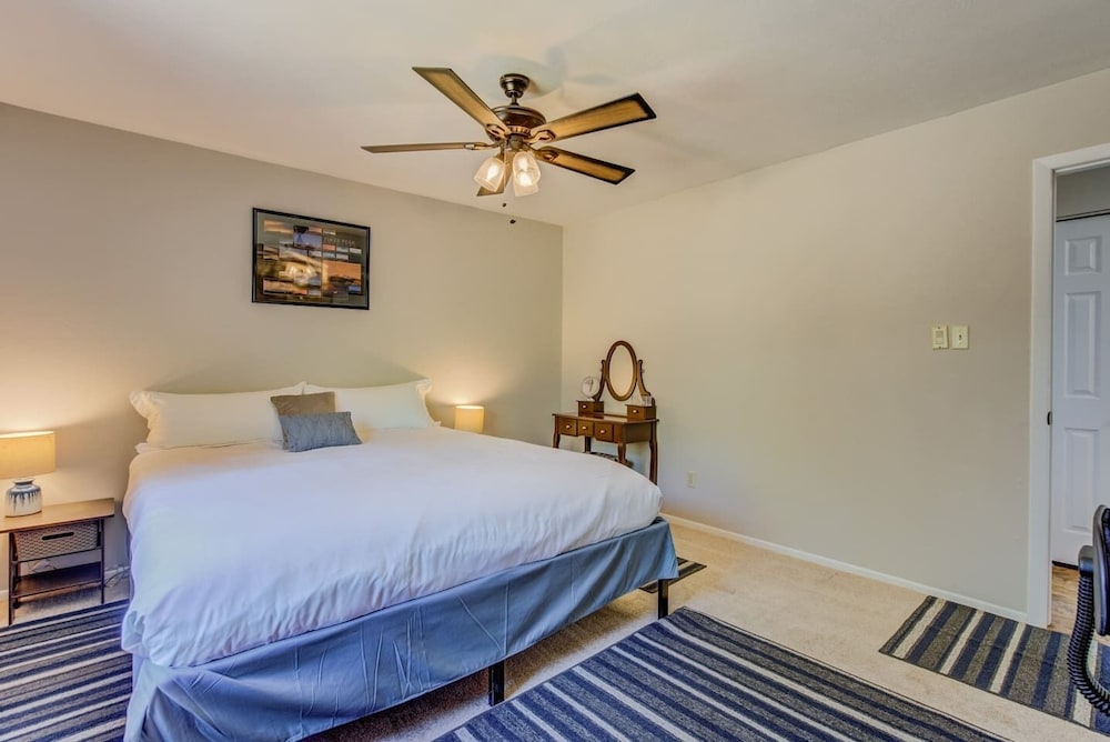 4BR Dog friendly Minutes to Garden of the Gods - photo 10