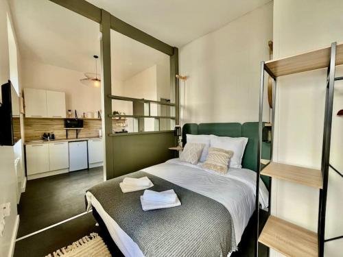 Studio Tres Calme Rue Encombe Vineuse Dabnb in Limoges, France