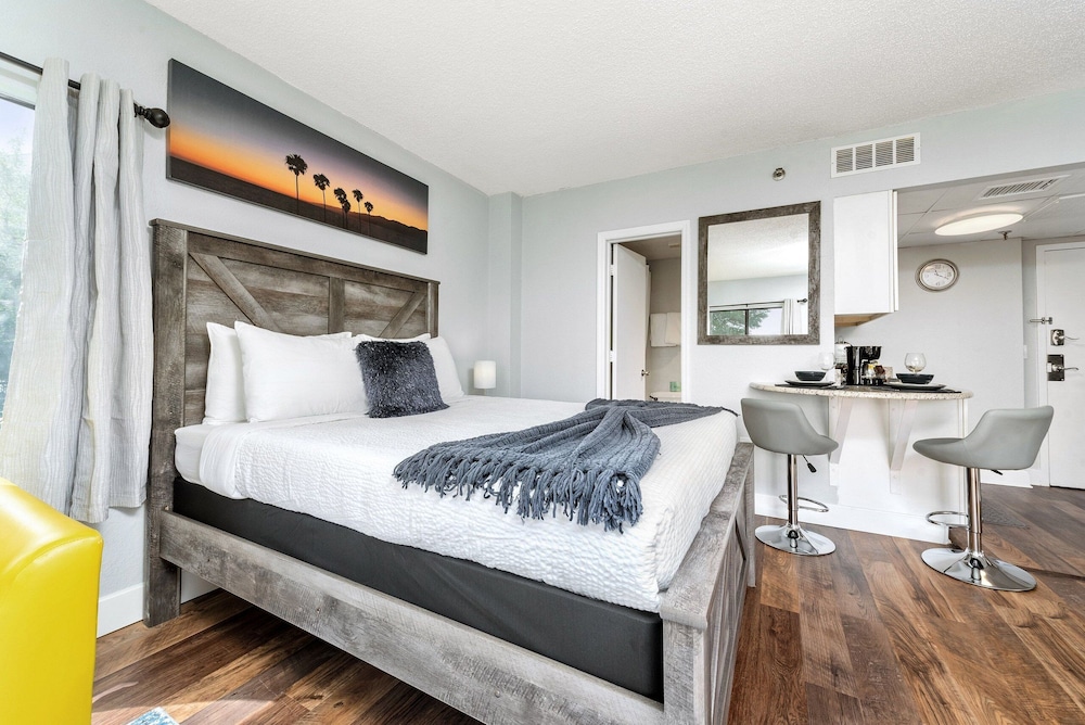 The Enclave Hotel and Suites - photo 11