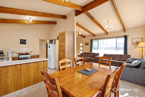 Sea ‘n’ Marie in Cowes, Australia