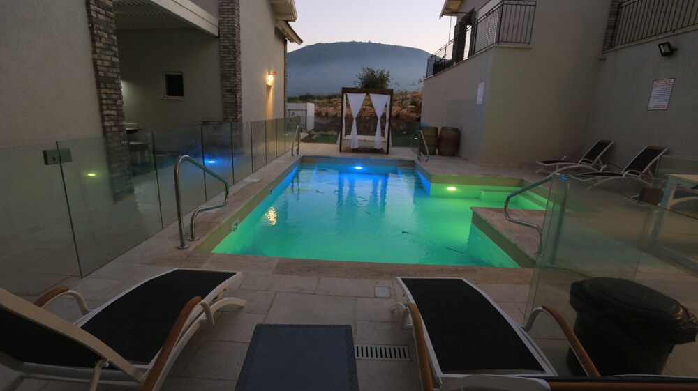 הקצה The Edge - carbon neutral hotel in Unknown City