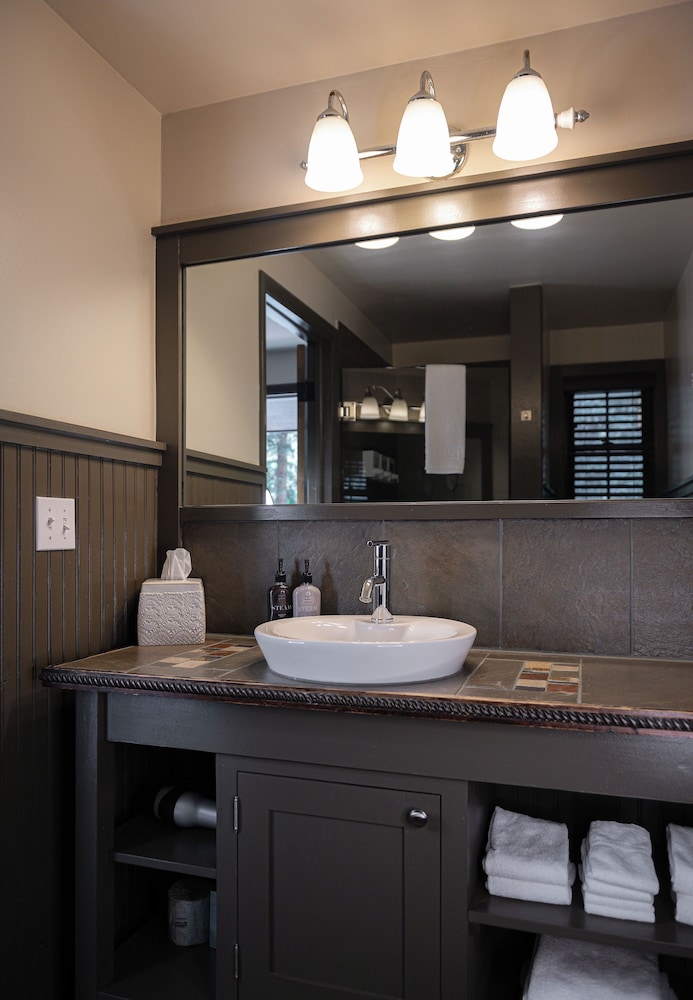 Highland Haven Creekside Inn - photo 133