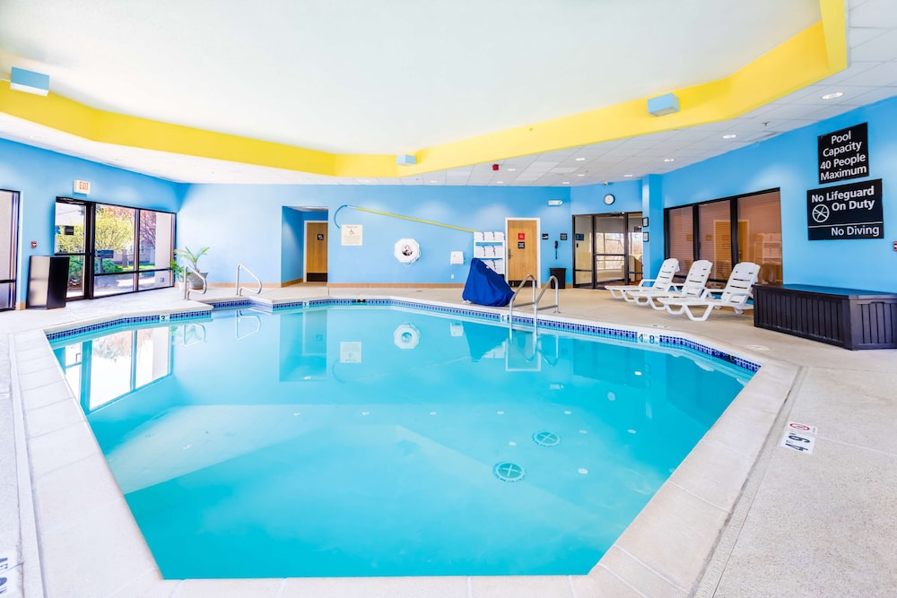 Hampton Inn St. Charles St. Peters - photo 32