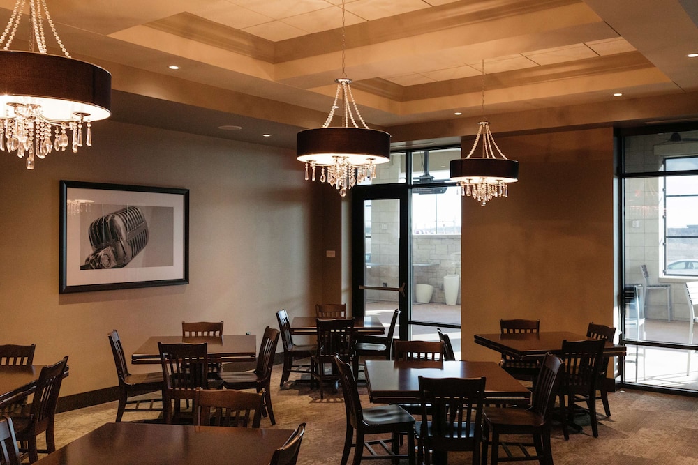 Hilton Garden Inn Madison Sun Prairie - photo 65