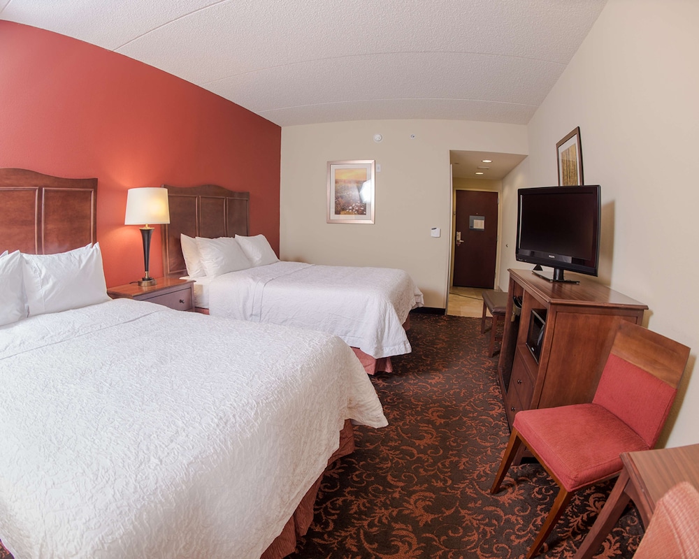 Hampton Inn & Suites Woodstock VA - photo 33