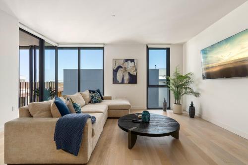 The Sapphire Nest Spectacular Rooftop Amenities Ocean views 2BR — 4-Star Luxury Hotel in Los Angeles, United States