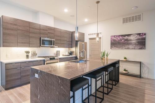 Luxury Remote Work Stay & Indulge in Comfort & Style G4004 — 4-Star Luxury Hotel in Scottsdale, United States