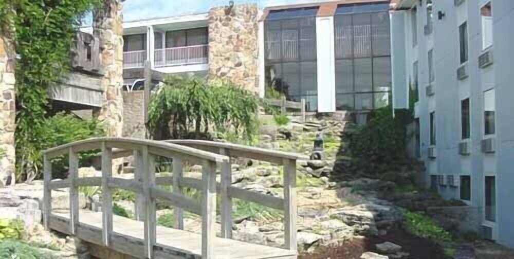 Quails Nest Inn and Suites - photo 33
