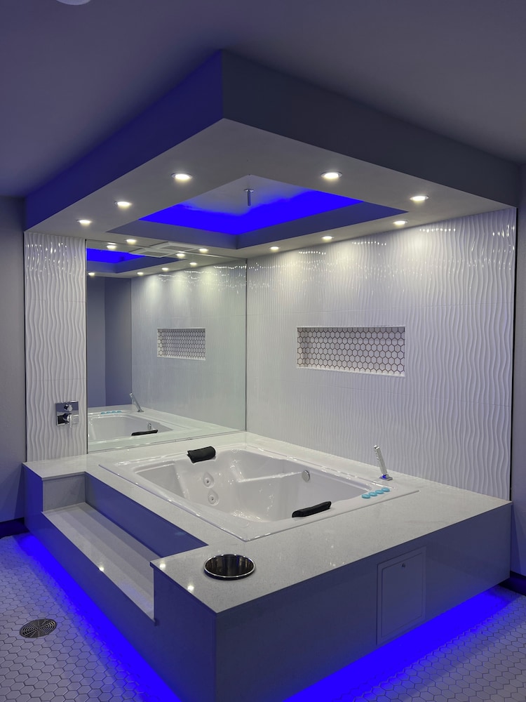 Imperial Suites Adults Only - photo 46